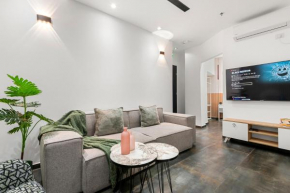 Brand new apartment w Bomb Shelter next to the beach M4